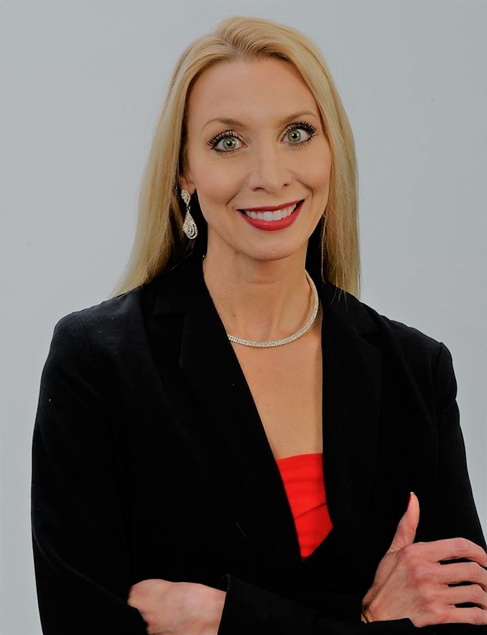 Headshot of Jennifer Holt