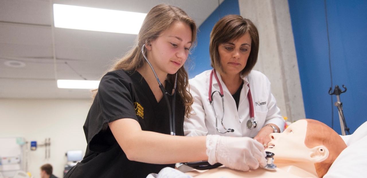 nursing student and faculty in simmulation lab