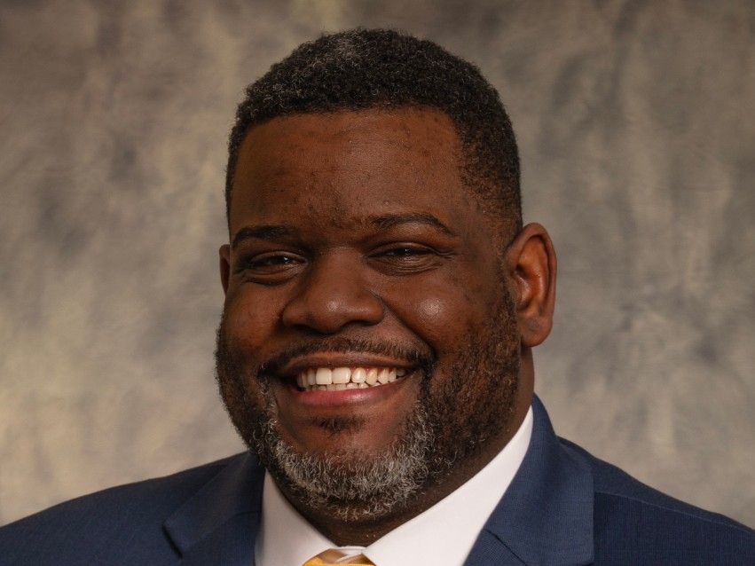 Dr. Brandon Thompson headshot